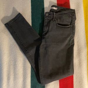 Levi’s 721 high rise skinny jeans in grey.
